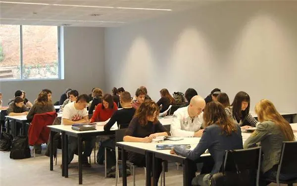 Agora Bcn. Residencia Universitaria Internacional Barcelona 0*,